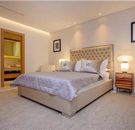 4 Bedroom Villa with Pool, Sumartin, sleeps 8